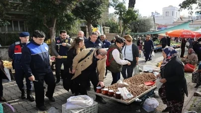 Edremit zabıtadan pazar yerinde gıda denetimi