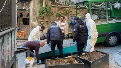 Galata’da beynelmilel cinayet: Kiralanan evdeki Norveçli turist ölü, Yunan turist hastanede