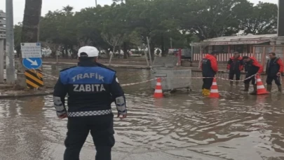 Hatay’da AKOM ekipleri gece boyu yardıma koştu