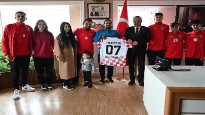 Kemer Belediyespor’dan Başkan Topaloğlu’na ziyaret