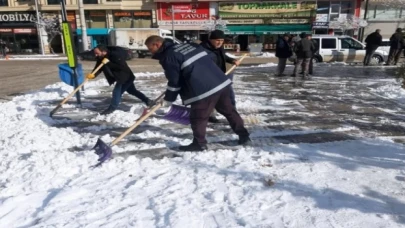 Van’da karla mücadele devam ediyor