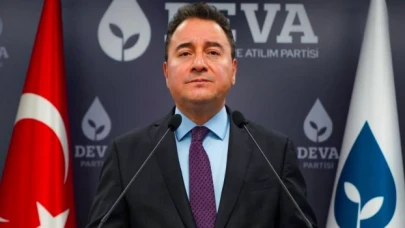 Ali Babacan: Dünün 28 Şubatçılarıyla kol kola girenleri, 90'ların karanlık iklimine sebep olanların Cumhurbaşkanı tarafından yüceltildiğini görüyoruz