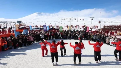 Erciyes Kış Festivali görsel şölen yaşattı