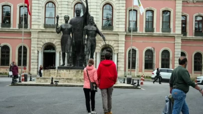 İstanbul Üniversitesi ziyarete açıldı: Ders yapan öğrencileri izlediler