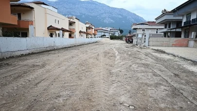 Kemer Belediyesi, Kuzdere Mahallesi Tekke Caddesi’nde kaldırım çalışmalarına başladı