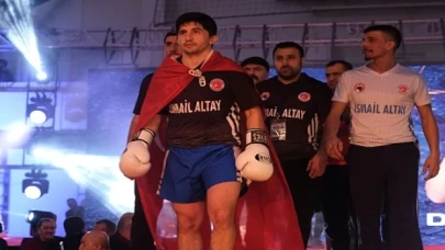 Kocaeli’de kick boks fırtınası esti;Dövüşçüler ringin tozunu attırdı