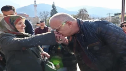 Manisa’da Başkan Ergün’e vatandaşlardan yoğun ilgi