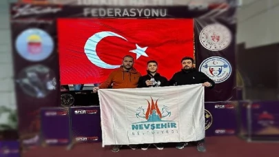 Nevşehir Belediyesi Gençlik ve Spor Kulübü Halter Takımı sporcularından İsmail Yetiş, Türkiye ikincisi oldu