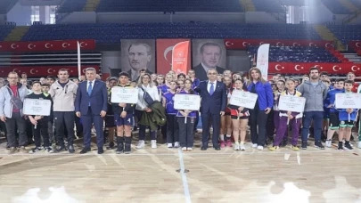 Okul Sporları Küçükler Voleybol Grup Müsabakaları İzmir’de Başladı