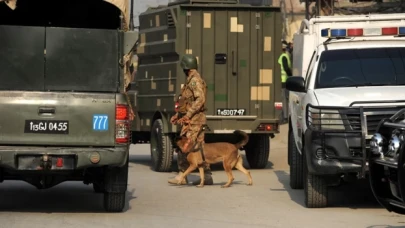 Pakistan'da milletvekili adaylarını hedef alan bombalı saldırılarda 25 kişi öldü