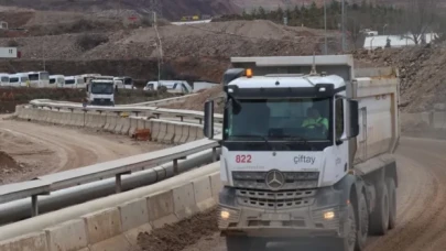 Yerlikaya, Erzincan'daki facianın boyutunu açıkladı: Günlük 1500 kamyon toprak kaldırılıyor