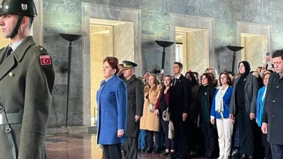 Akşener, İyi Partili kadınlarla Anıtkabir'i ziyaret etti