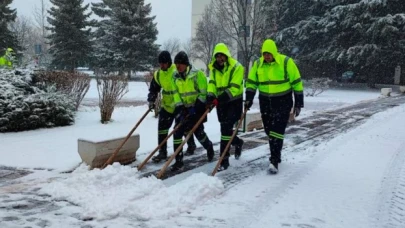 Ankara yeni güne karla uyandı