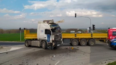 Tekirdağ'da tır, yolcu minibüsüne çarptı: Çok sayıda ölü ve yaralı var