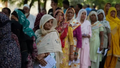 968 milyon kişi oy kullanacak: Hindistan'da 7 aşamalı genel seçimlerin ikinci aşaması başladı