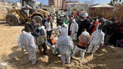 Nasır Hastanesi'nde bulunan toplu mezardan 51 ceset daha çıkarıldı