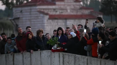 Edirne'de dilekler Tunca Nehri'ne bırakıldı