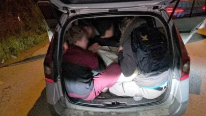 Edirne'de "dur" ihtarına uymayan otomobilde 14 kaçak göçmen çıktı: 3 kişi kaçtı