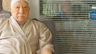 Fetullah Gülen'in yeni yerini, camdaki etiket ortaya çıkardı