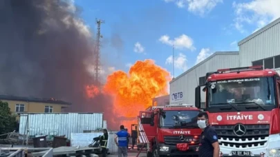 Gebze'de boya fabrikasında yangın çıktı