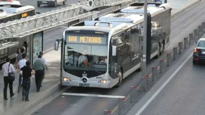 İBB duyurdu: Metrobüs durağının üst geçidinde 75 gün sürecek çalışma başlıyor