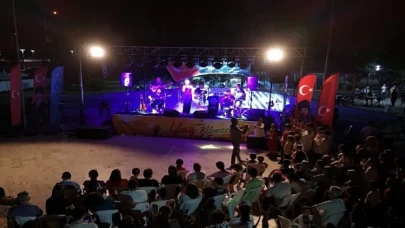 Aydın Büyükşehir Belediyesi, ”Yaz Konserleri” etkinlikleri kapsamında bu kez Germencik Belediye Parkı’nda muhteşem bir konser gerçekleştirdi