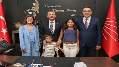 Balçova Belediye Başkanı Onur Yiğit Özgür Özel’i ziyaret etti