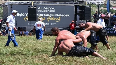 Başkan Böcek Alanya Gökbel Yağlı Pehlivan Güreşleri’nde