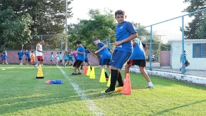 Başkan Topaloğlu geleceğin futbolcularıyla bir araya geldi