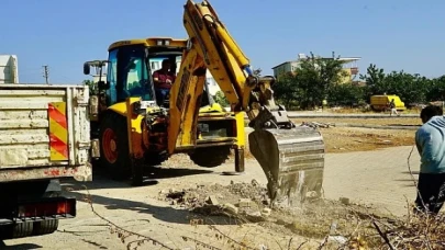 Didim Belediyesi Fen İşleri Müdürlüğü ekipleri tarafından sürdürülen yol yapım ve bakım çalışmaları tüm hızıyla devam ediyor