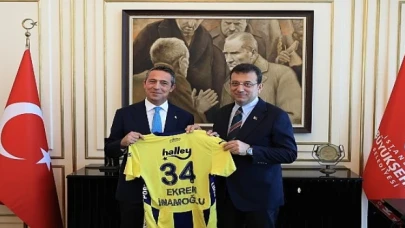 İBB Başkanı Ekrem İmamoğlu, Fenerbahçe Spor Kulübü Başkanı Ali Koç’u ve yeni yönetim kurulu üyelerini Saraçhane’de ağırladı