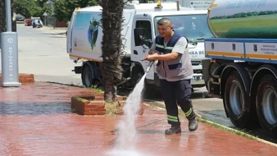 Kandıra Belediyesi tarafından titizlikle sürdürülen temizlik çalışmaları aralıksız devam ediyor