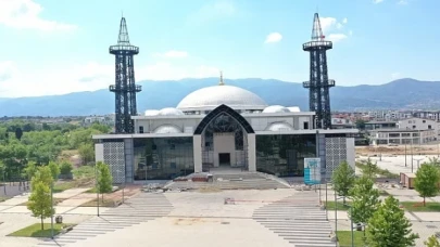 Kartepe Kent Meydanı Camii’nde hummalı çalışma