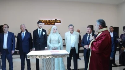 Mansur Yavaş ile Melih Gökçek nikah masasında bir araya geldi