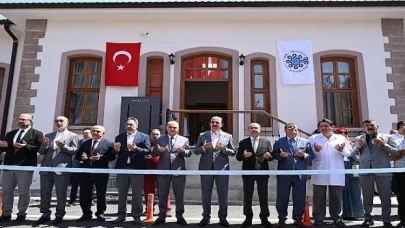 Selçuklu Belediyesi’nden Tarihe Bir Vefa Örneği Daha: Tarihi Hemşirelik Binası ’Ayakta Fizik Tedavi ve Geleneksel Tamamlayıcı Tıp Merkezi’ Olarak Hizmete Açıldı