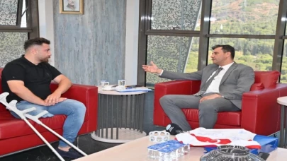 Ampute Milli Takım Kaptanı Özcan’dan Başkan Zeyrek’e ziyaret