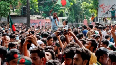 Başbakanın ülkeyi terk ettiği Bangladeş'te ölü sayısı 230'u aştı; Genelkurmay Başkanı, protesto liderleriyle bir araya gelecek