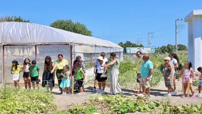 Başkan Denizli, Yerel Tohum Merkezi’nde Özel Gereksinimli Çocuk ve Gençler ile Tohum Ekti