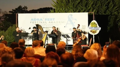 Bu yıl 2.’si düzenlenen Uluslararası ADRA’FEST’te açılış konseri, bugün saat 20.30’da Burhaniye Ören’deki Adramytteion Kazı Evi’nde gerçekleşti