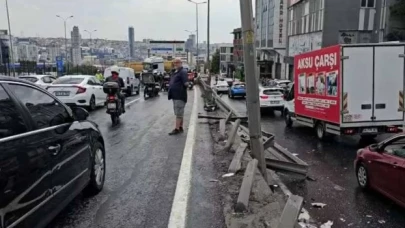 E-5'te hafriyat kamyonu devrildi: Trafik felç oldu, ulaşım durdu