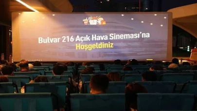 Fişekhane ve Bulvar 216’da açık hava sineması keyfi devam ediyor