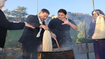 Halı Dokuma Atölyesi’nde Şehit Polis Memuru Ahmet Şahan’a İthafen Türk Bayrağı Motifli Halı Dokunacak