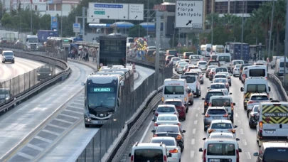 İstanbul'da metrobüs hattındaki "Beyaz Yol" çalışması nedeniyle Beşyol durağı hizmete kapatılacak