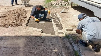 Kahramankazan Belediyesi Fen İşleri Müdürlüğü ekipleri, ilçe genelindeki kapsamlı bakım çalışmalarını yürütmeye devam ediyor.