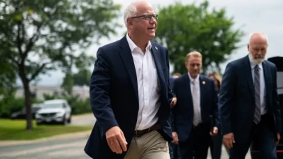 Kamala Harris, Başkan Yardımcısı adayı olarak Minnesota Valisi Tim Walz'ı seçti