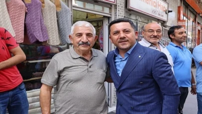 Nevşehir Belediye Başkanı Rasim Arı, Belediye Caddesi ve Keçeciler Caddesi’nde esnaf ziyaretlerinde bulundu