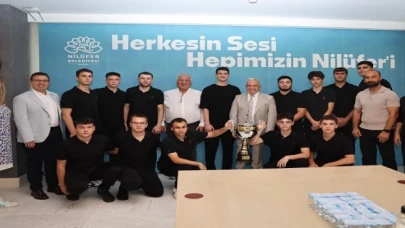 Şampiyonluk sevincini Başkan Özdemir’le paylaştılar