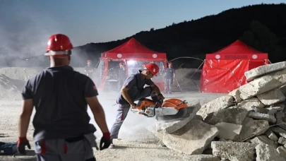 Seferihisar Belediyesi’nden gerçeği aratmayan deprem tatbikatı