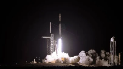 SpaceX, 23 Starlink uydusunu yörüngeye gönderdi