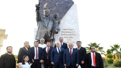 Zafer Bayramı, Atatürk Anıtı ile taçlandı